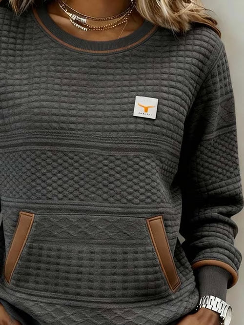 Suéter casual de mujer con estampado de bloques de color.