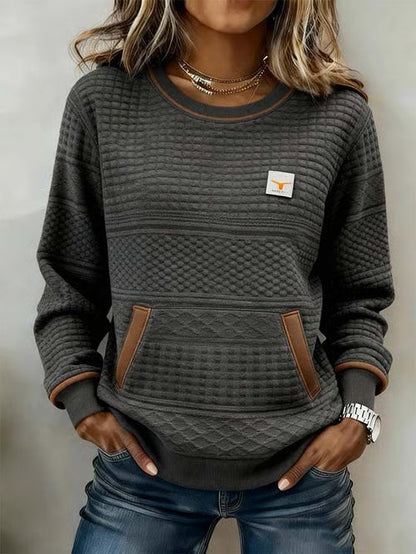 Suéter casual de mujer con estampado de bloques de color.